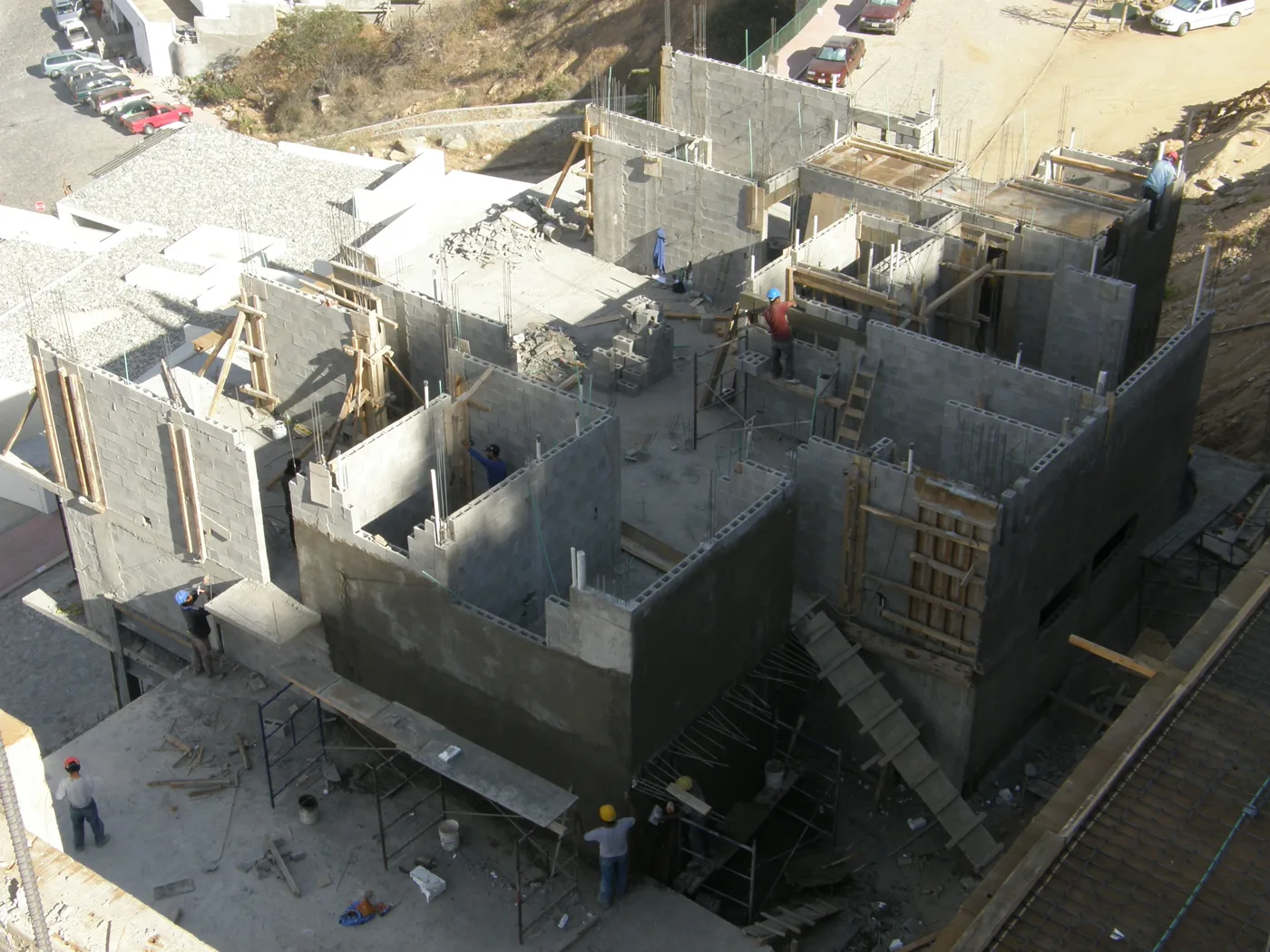 Concrete walls and early building work at Las Cascadas de Pedregal